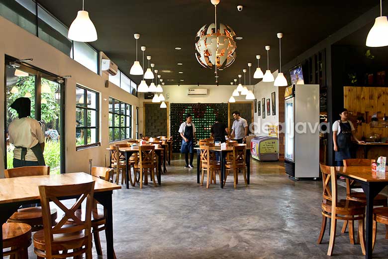 Duchess s lo fi coffeehouse. Duchess s lo fi coffeehouse
